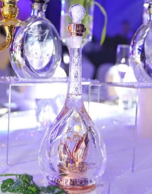 五粮液推出“缘定晶生”高端婚宴专供酒，婚庆服务再添奢华新选择